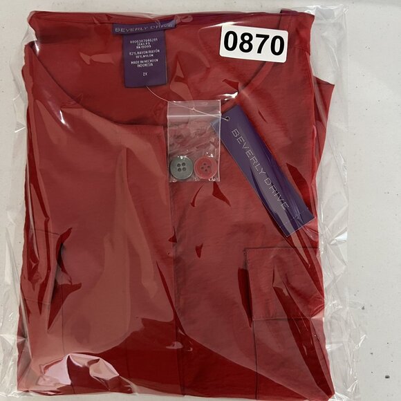 Beverly Drive NWT Womens 2X Holiday Red Silky Blouse 3/4 Tab Sleeve Pockets - Picture 14 of 14